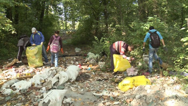 Let's Do It, Romania: in Timis, numerosi voluntari au iesit sa curete obrazul naturii  Imagine