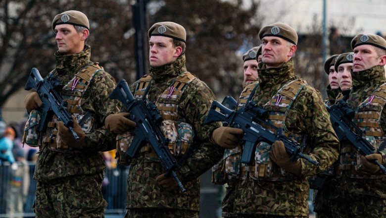 Letonia reintroduce serviciul militar obligatoriu ca raspuns la invadarea Ucrainei de catre Rusia Imagine