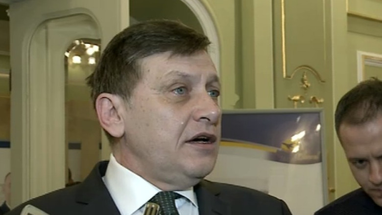 Liberalii vor sustine candidatul dreptei in turul doi la prezidentiale Imagine