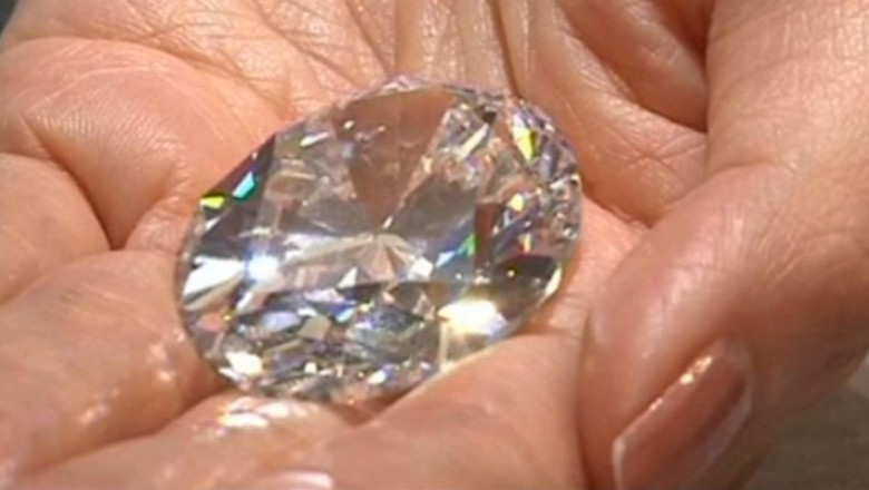 Licitatie de diamante in valoare de 50 de milioane de dolari la Hong Kong Imagine