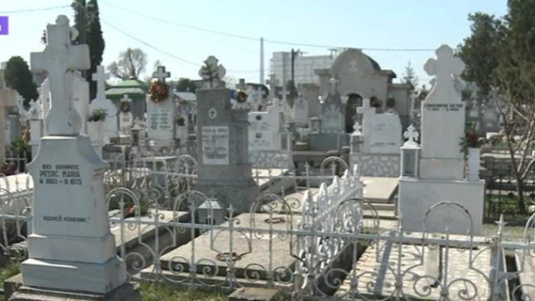 Licitatii. Fiscul vinde locuri de veci, vin si rubine Imagine