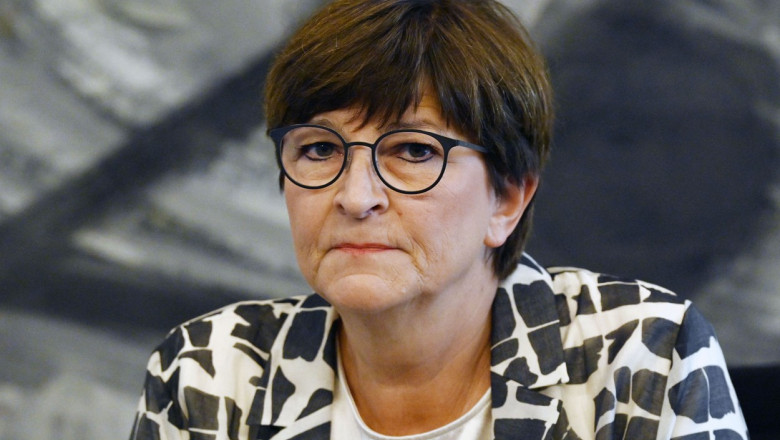 Lidera partidului cancelarului Scholz nu exclude trimiterea de avioane de lupta Ucrainei Imagine