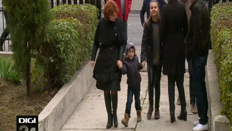 Lideri politici, la vot. Politicienii au mers sa voteze la primele ore ale diminetii Imagine