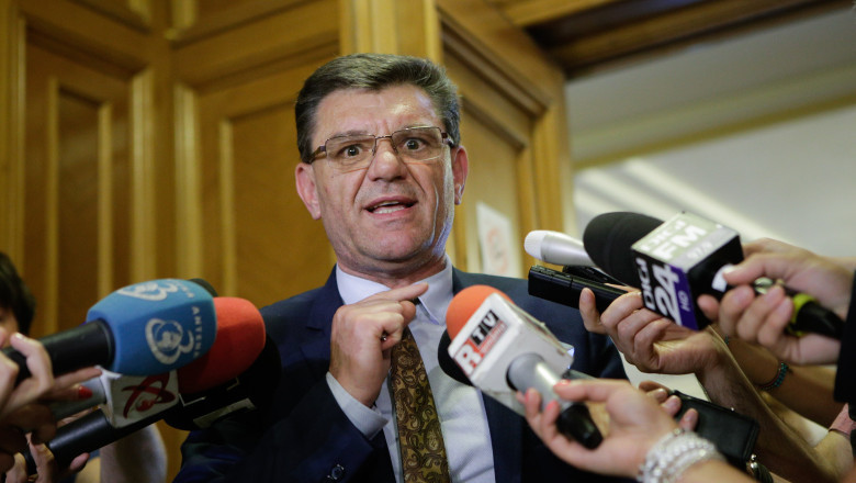 Liderul deputatilor SOS, Dumitru Coarna, si-a dat demisia din grupul parlamentar, dupa ce Sosoaca a blestemat electoratul suveranist Imagine