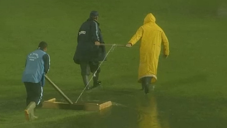 Liga I: Ploaia torentiala a amanat finalul sezonului. Meciul Gloria Bistrita - Concordia Chiajna, reprogramat pentru vineri Imagine