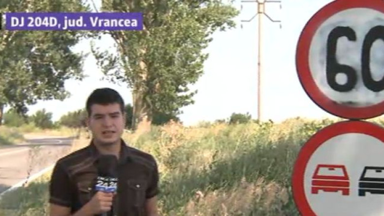 Limita de viteza, modificata cu markerul pe un drum din Vrancea Imagine