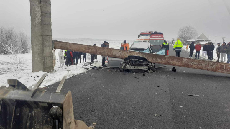 Limitatorul de inaltime din Olt care s-a prabusit peste o masina si a omorat o femeie a cazut si anul trecut. Ce spun oamenii din zona Imagine