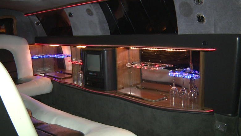 Limuzina, alternativa pentru Revelion. 25 de tineri se vor plimba cu limuzina la Constanta Imagine