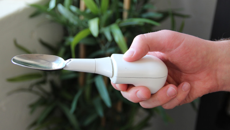 Lingura anti-tremurat, cumparata de Google Imagine