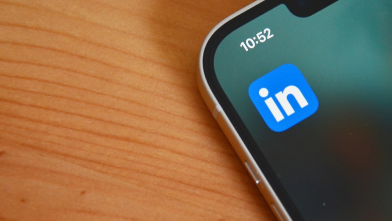 LinkedIn a fost data in judecata de utilizatori Premium care sustin ca mesajele lor private au fost dezvaluite catre terti Imagine