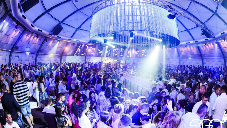 Litoral arhiplin, preturi exorbitante: o camera poate costa si 5.000 de lei, iar o sticla de sampanie 4.000 de euro Imagine