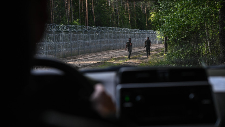 Lituania acuza Belarus de „atac hibrid” cu migranti si cere despagubiri uriase la Haga. Polonia ia in calcul un proces similar Imagine