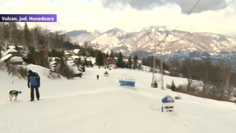 Localnicii din Vulcan au transformat DJ664 in partie Imagine