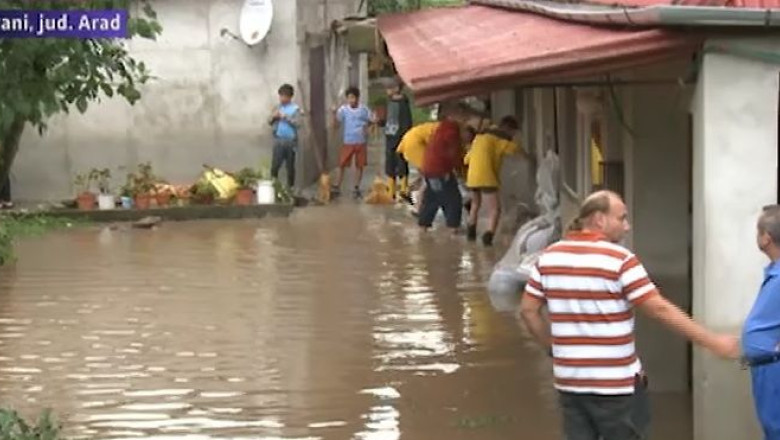 Localnicii din Zabrani, judetul Arad, loviti din nou de inundatii: peste 30 de gospodarii au fost afectate Imagine