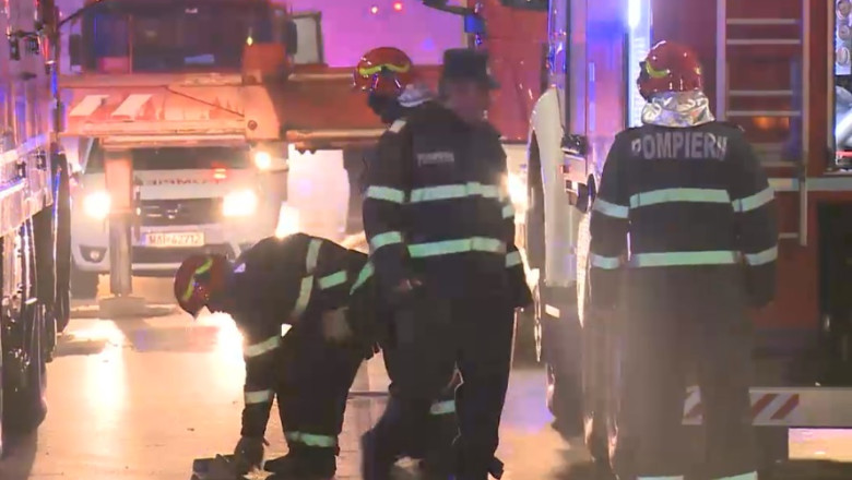 Locatarii unui bloc au fost evacuati de urgenta dupa ce un apartament a luat foc Imagine