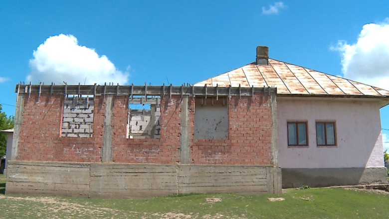 Locuinte in constructie, sparte de hoti Imagine