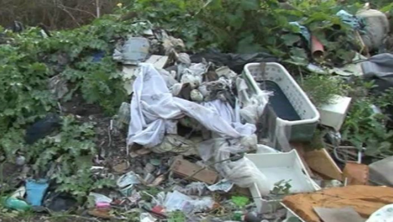 Locuitorii din Medgidia au ramas cu gunoiul in fata casei Imagine