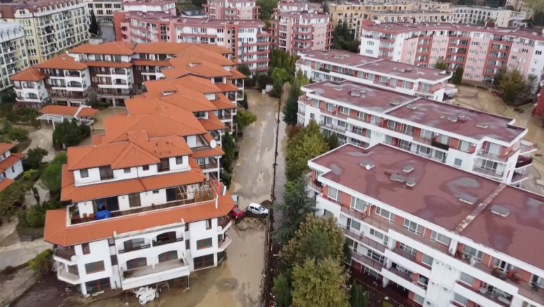 Locuitorii din statiunea bulgara Elenite avertizeaza asupra riscului de epidemie, dupa devastarea produsa de furtuna Imagine