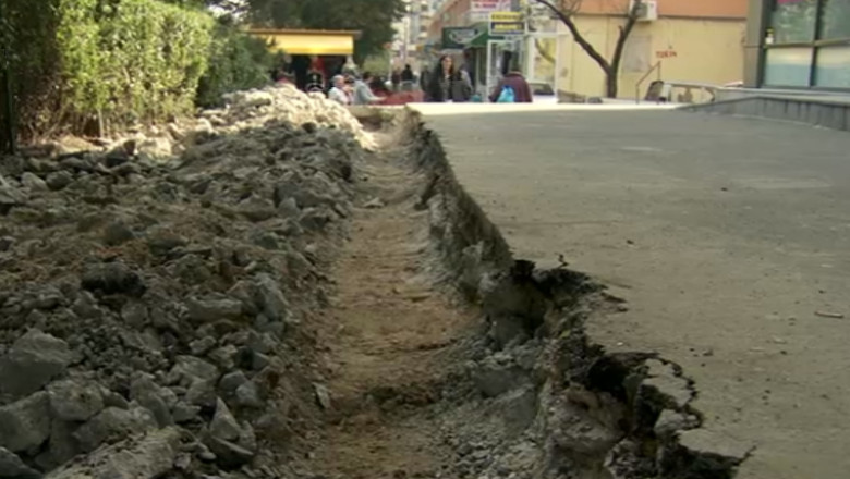 Locuri de parcare sau spatii verzi? Disputa intre locuitorii Sectorului 3 si primarie Imagine