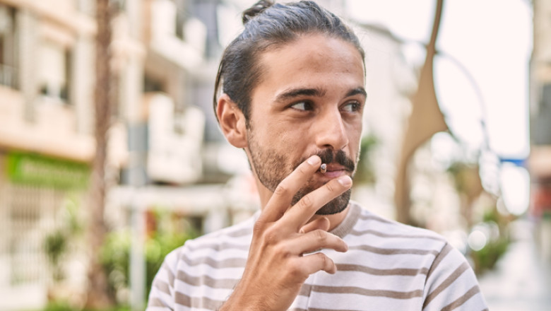 Locurile publice unde Franta interzice fumatul de la 1 iulie: „Libertatea de a fuma se termina acolo” Imagine