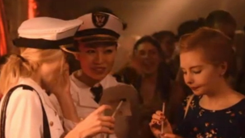 Londonezii petrec in stil retro. Un club recreeaza atmosfera din timpul celui de-Al Doilea Razboi Mondial Imagine