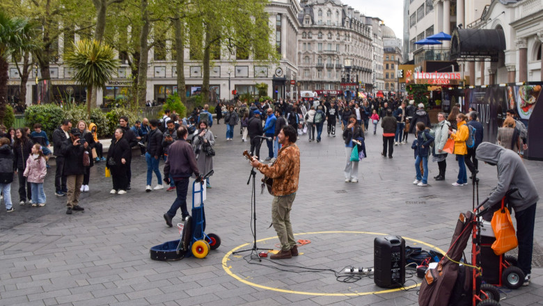 Londra declara „razboi” artistilor stradali: spectacolele publice ale acestora vor fi interzise si considerate infractiune Imagine