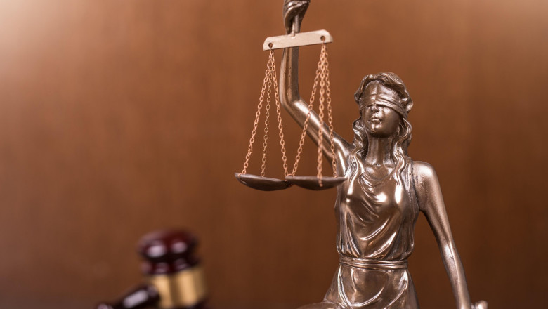 Loteria generata de protestul magistratilor. Mai multe instante din tara au suspendat dosare prin care pacienti cer tratamente Imagine