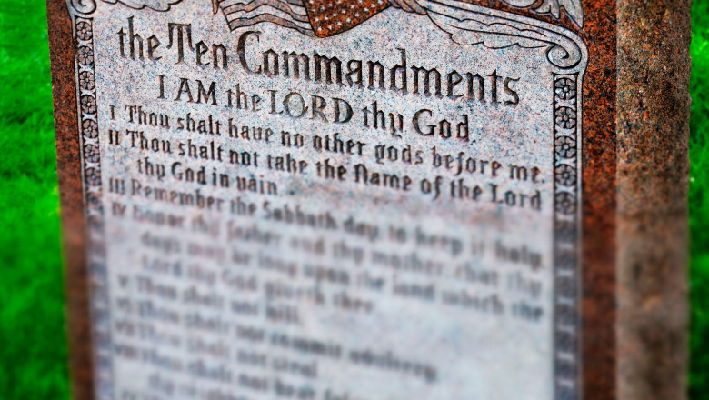 Louisiana obliga gradinitele, scolile si universitatile sa afiseze cele zece porunci din Biblie in toate salile de clasa Imagine