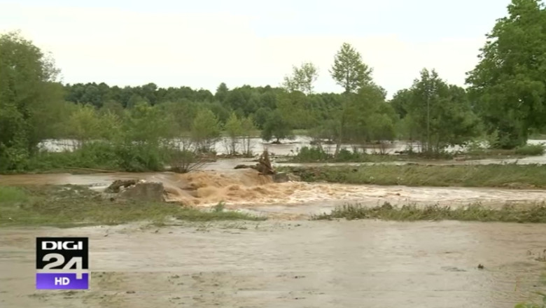 Lovit de inundatii, orasul Novaci nu poate folosi banii de la Guvern din cauza unei erori publicate in Monitorul Oficial Imagine