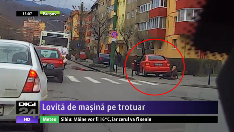 Lovita de masina pe trotuar Imagine