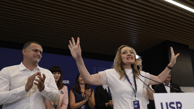 Lucian Viziteu spune ca decizia privind candidatura Elenei Lasconi se va lua peste doua saptamani. „Pana atunci, campania va continua” Imagine
