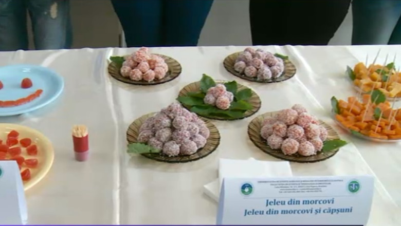 Lucrari de licenta bune de gustat. Studentii au facut paste din fructe si vin din paie Imagine