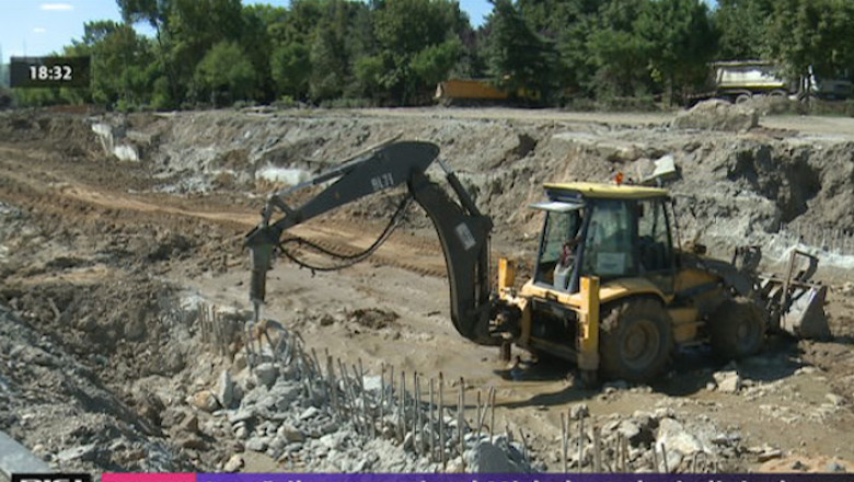 Lucrarile pe santierul Michelangelo, in linie dreapta Imagine