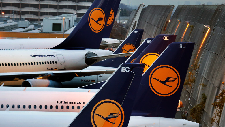 Lufthansa anuleaza 800 de zboruri programate pentru vineri din cauza grevei pilotilor Imagine