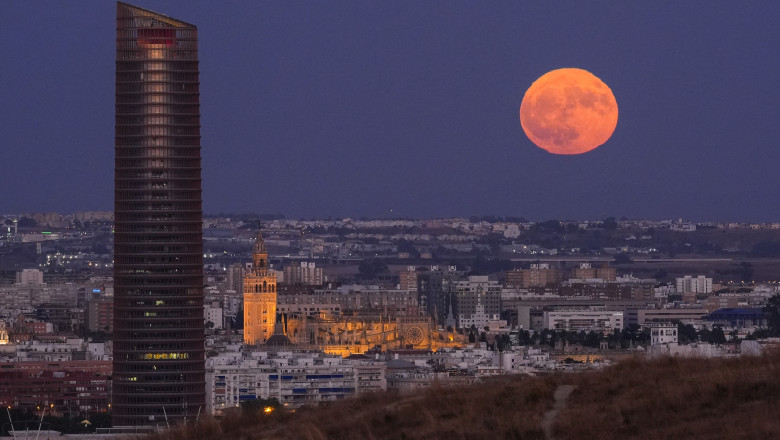 Luna Sturion, cea mai stralucitoare din august, isi va face aparitia pe cer doua nopti consecutive. Cand va putea fi admirata Imagine