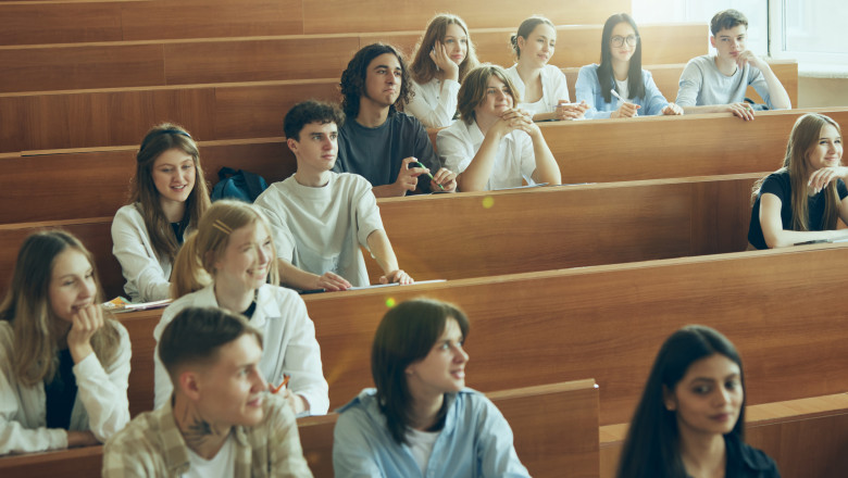 Luni este prima zi de cursuri pentru studenti. Structura anului universitar pentru 2024-2025 Imagine