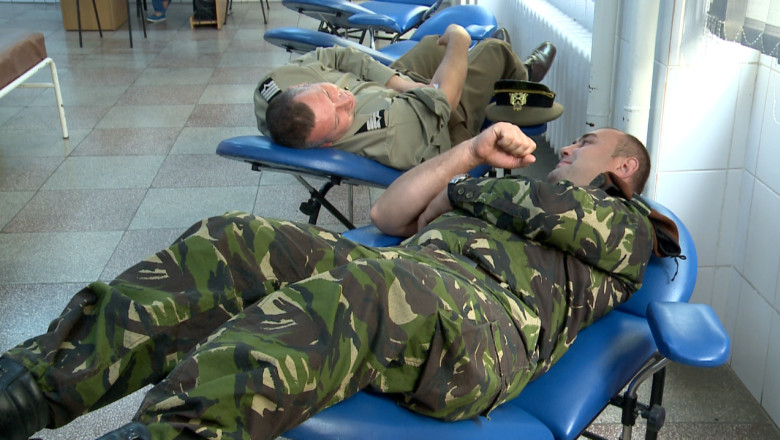 Lupii Negri, in misiune caritabila. 140 de militari doneaza sange la Centrul de Transfuzii din Iasi Imagine
