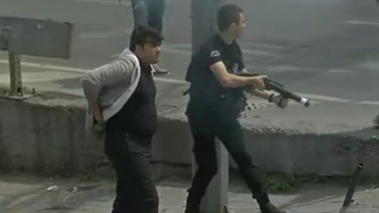 Lupte de strada in Istanbul, pentru a doua zi la rand, dupa ce doi oameni au murit Imagine