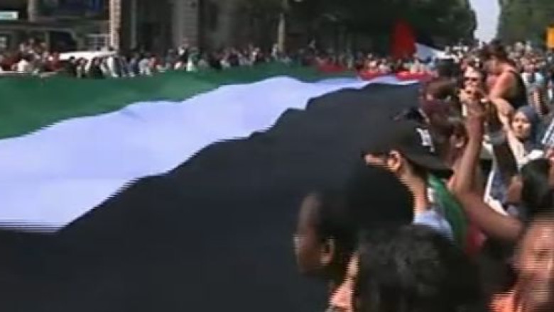 Lupte de strada la Paris. Manifestantii pro-palestinieni s-au batut cu fortele de ordine Imagine