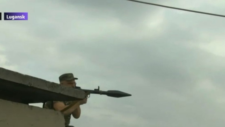 Lupte grele in estul Ucrainei. Armata si separatistii prorusi se lupta la Slaviansk, Donetk si Lugansk Imagine