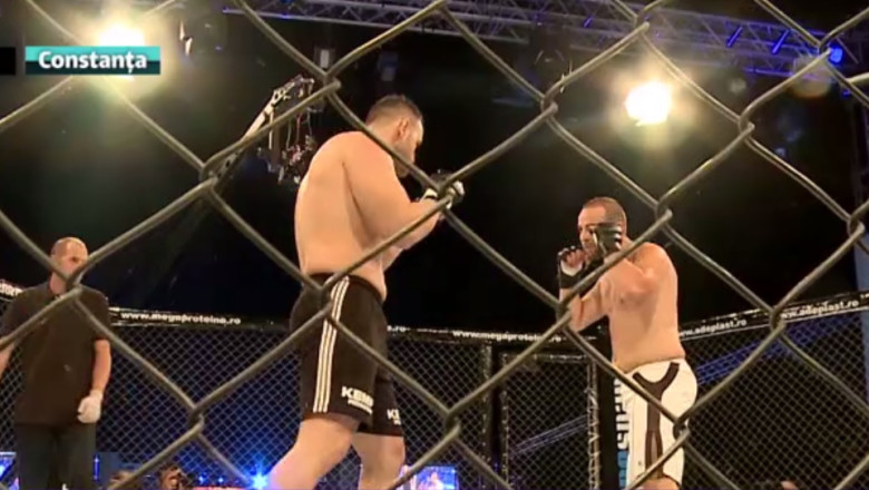 Lupte in cusca. Mamaia a gazduit o gala de arte martiale mixte Imagine