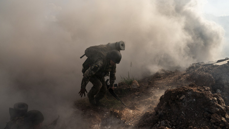 Lupte intense pe frontul de est din Ucraina. Rusii incearca sa rupa liniile defensive ucrainene in zona orasului Toretk Imagine