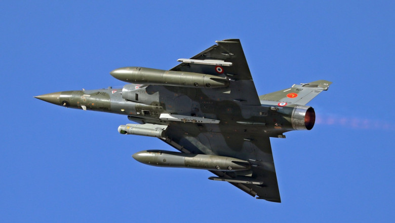Macron anunta ca Franta va livra Ucrainei noi rachete Aster si avioane de lupta Mirage Imagine