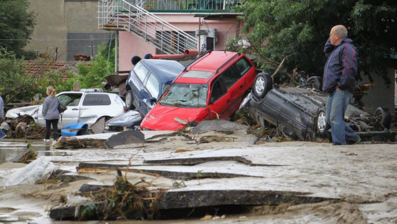 MAE: 1.000 de romani se afla in zona afectata de inundatii din Bulgaria. Nu exista cetateni romani printre victime Imagine