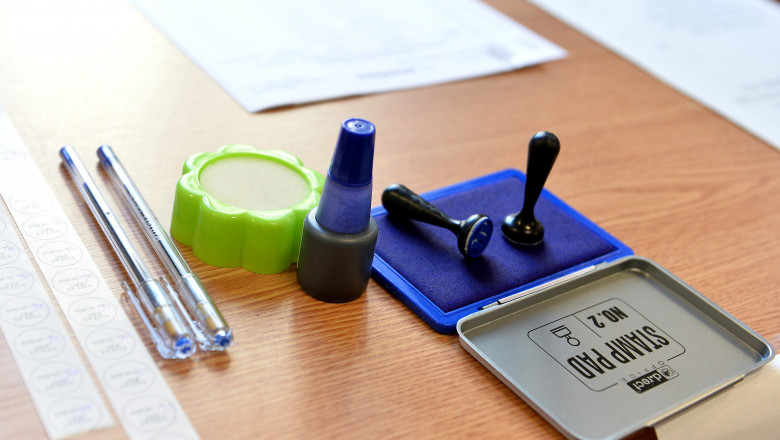 MAE a inceput sa distribuie in sectii de votare din strainatate materialele pentru alegeri prezidentiale si parlamentare Imagine