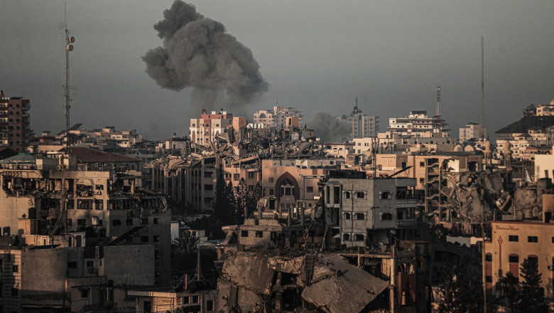 MAE: Alti 16 cetateni romani si membri de familie evacuati din Fasia Gaza au ajuns in Romania Imagine