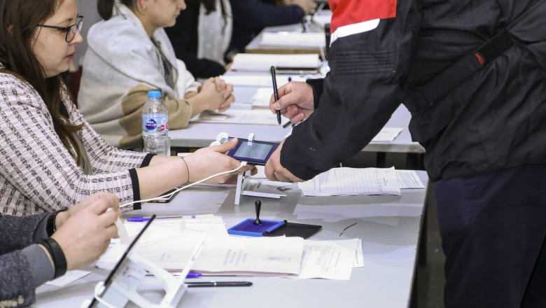 MAE anunta ca trimite voturile din strainatate pana in 3 decembrie. Numaratoarea ar trebui sa se incheie pe 1 decembrie Imagine