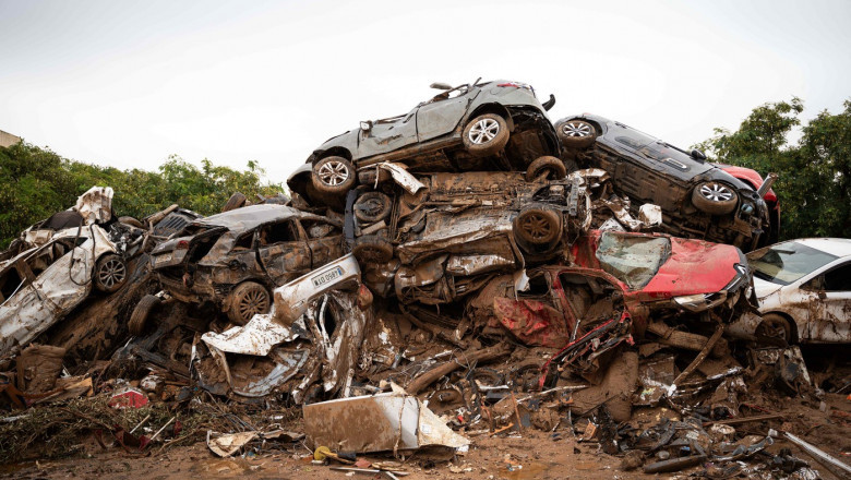 MAE confirma decesul altor trei romani in urma inundatiilor din Spania. Pana in prezent sunt sapte morti, alti trei fiind disparuti Imagine