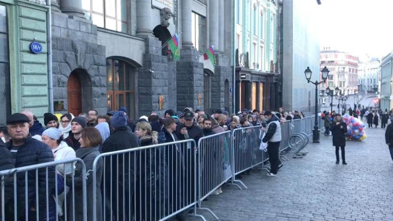 MAE de la Chisinau, despre cozile de la ambasada din Moscova: „Au fost create artificial, in scopul periclitarii procesului electoral” Imagine