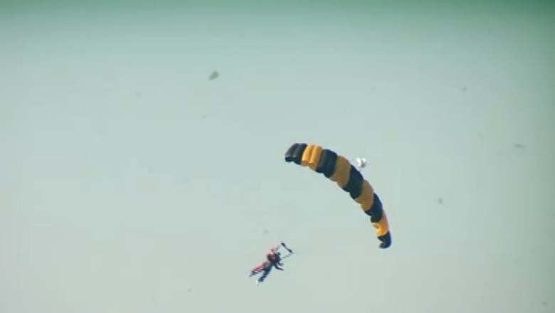 Maestrii aerului. Cei mai buni parasutisti se intrec pentru titlul de campion national Imagine